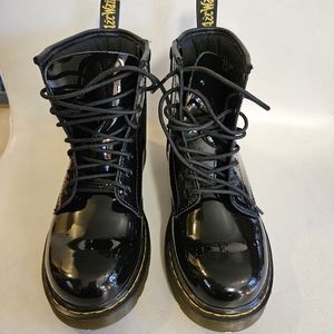 Dr. Marten's Women's Patent leather classic combat Boot